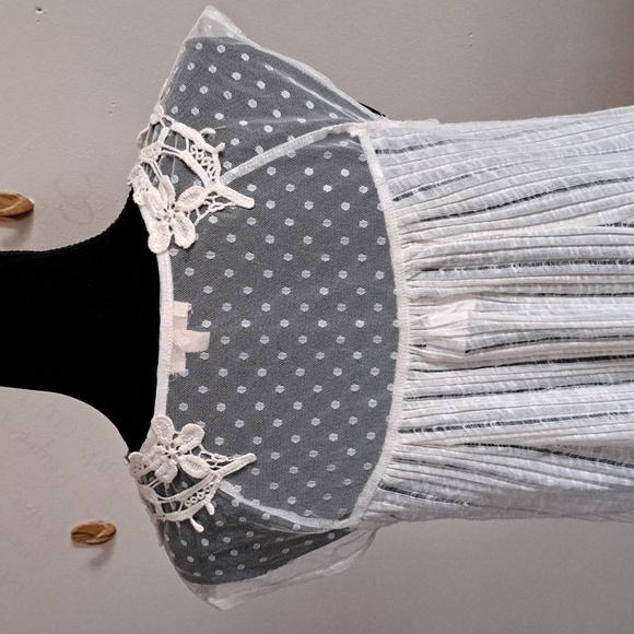 Urban Outiftters Silence & Noise Sleeveless Lace Neck Top Size Md Semi-Sheer - Picture 7 of 9